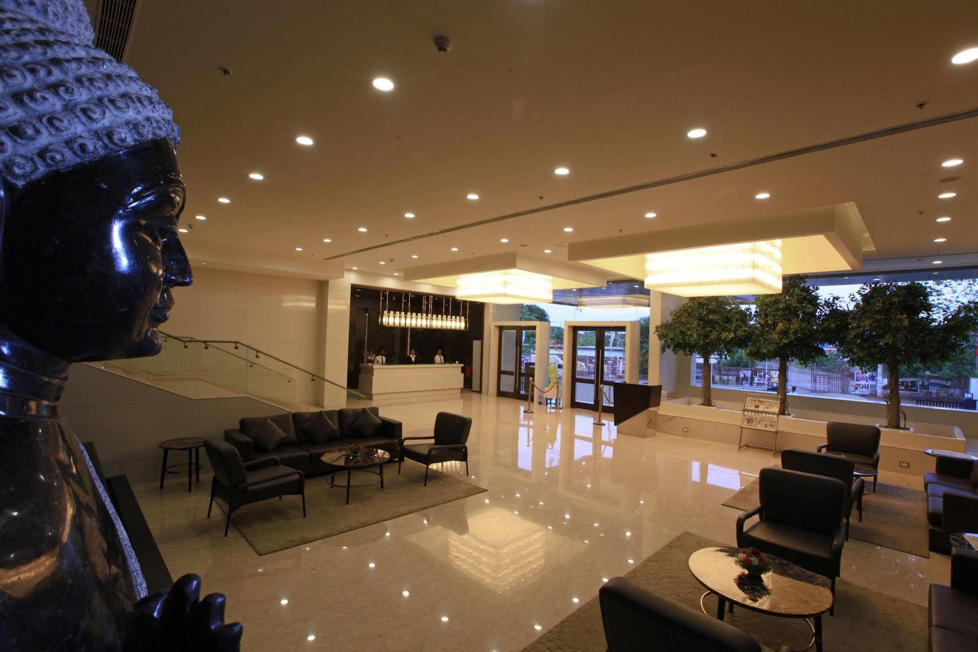 Goutham Grand Hotel - Tenali Vijayawāda Exterior foto