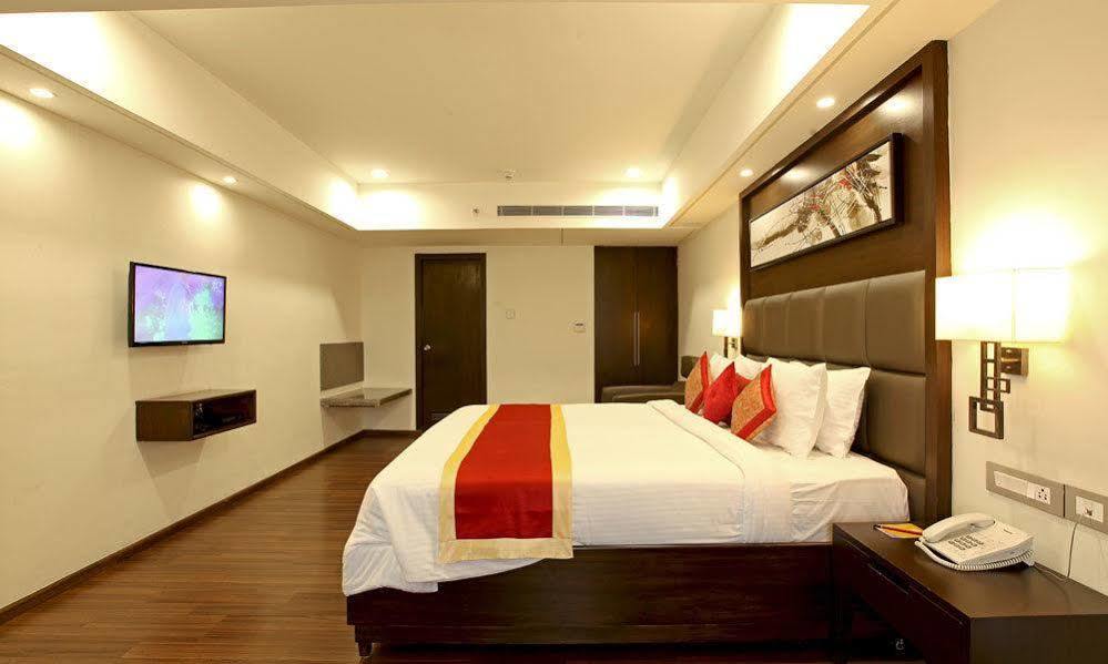 Goutham Grand Hotel - Tenali Vijayawāda Exterior foto