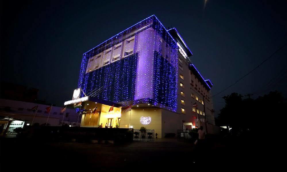 Goutham Grand Hotel - Tenali Vijayawāda Exterior foto